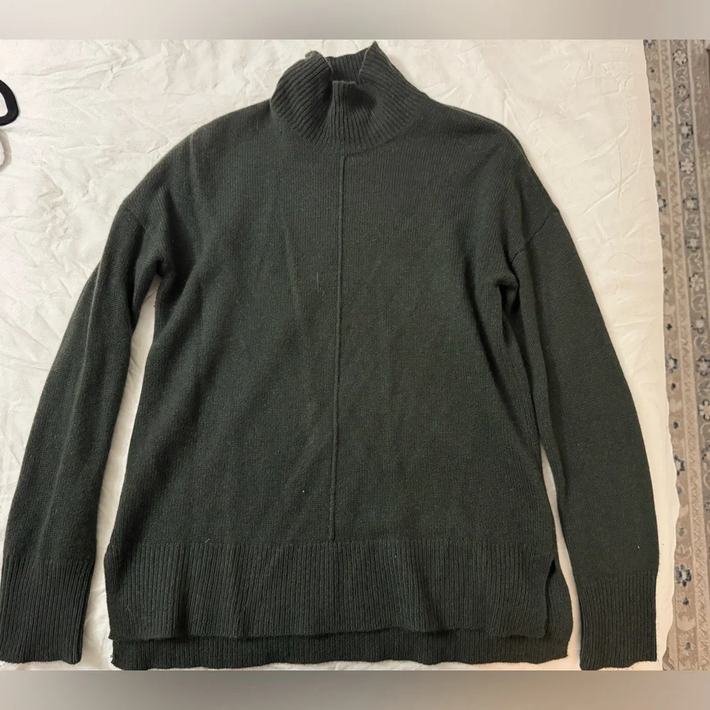 Theory Cashmere Slouchy Turtleneck - Picture 4 of 6